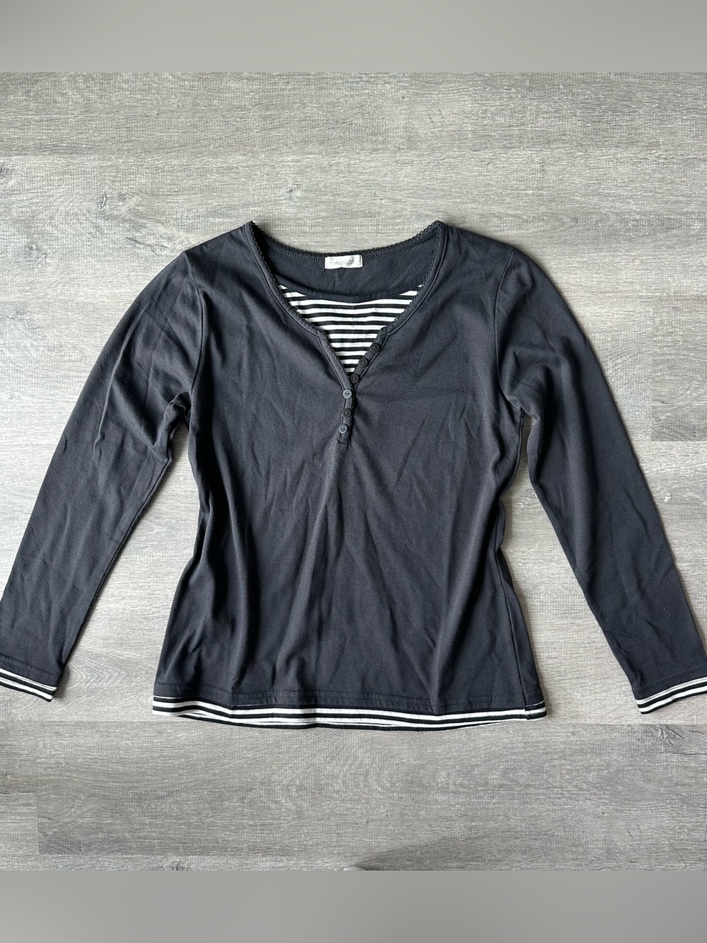 Japan Eco latch grey Long-Sleeve Henley Top with Striped Trim Layer